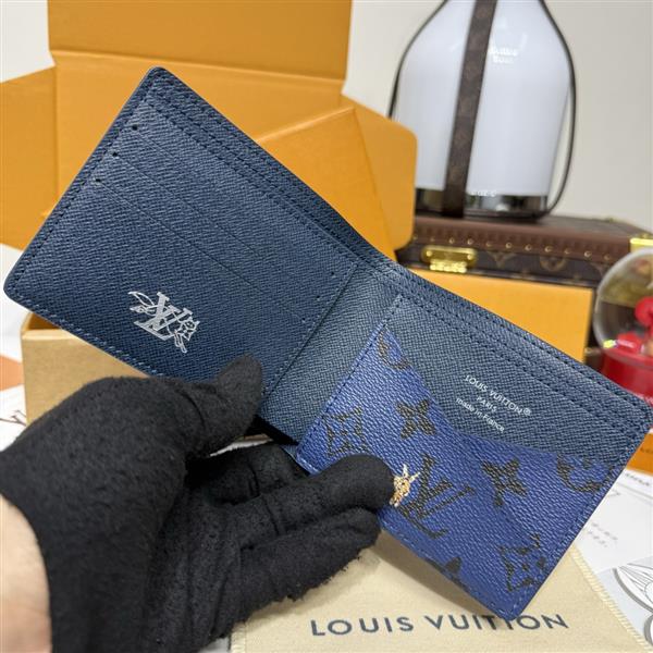 2026122105441408 270